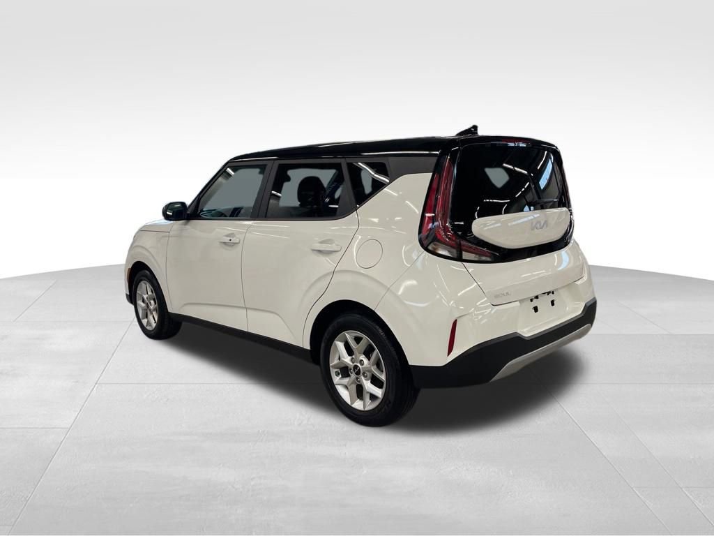 Certified 2023 Kia Soul S image 4
