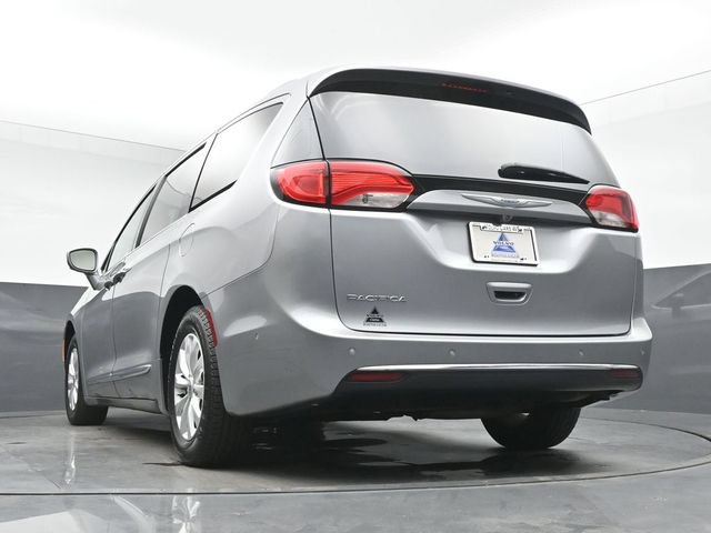 Used 2018 Chrysler Pacifica Touring-L w/ Advanced Safetytec Group FWD image 15