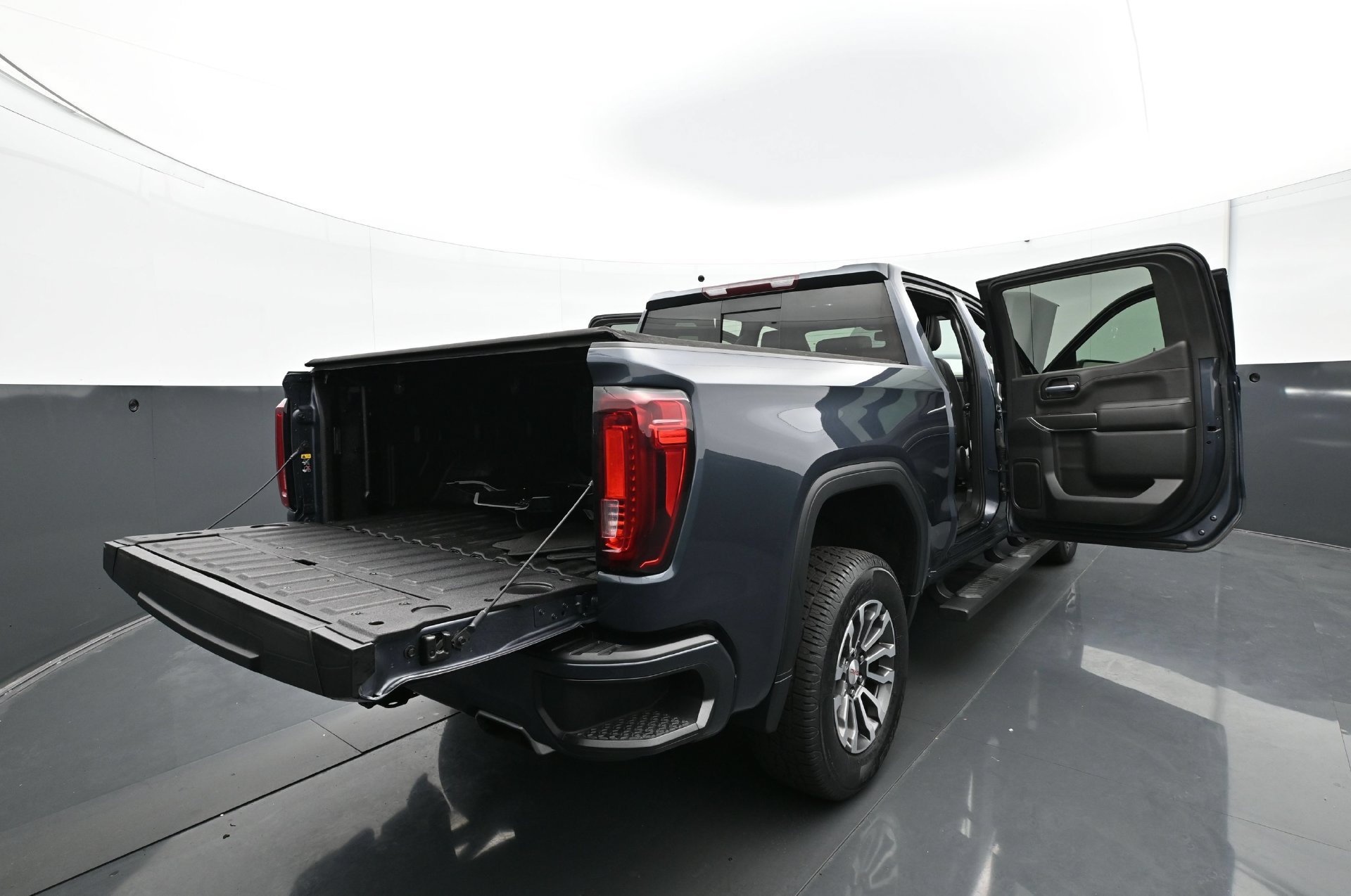 Used 2021 GMC Sierra 1500 AT4 w/ Off-Road Performance Package AWD/4WD image 37