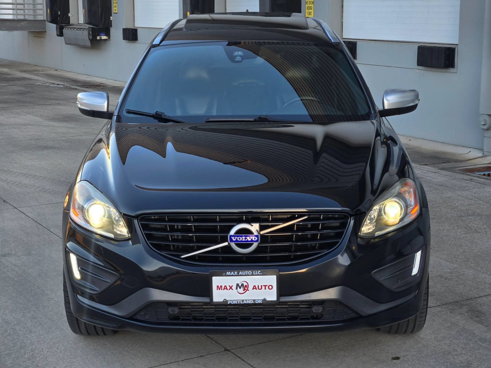 Used 2016 Volvo XC60 T6 R-Design AWD/4WD image 3