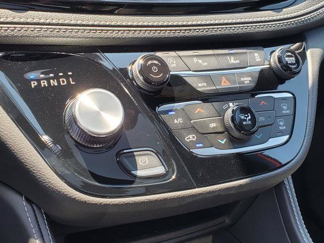 New 2027 Chrysler Pacifica Limited w/ S Appearance Package FWD image 17