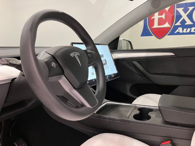 Used 2022 Tesla Model Y Long Range image 18