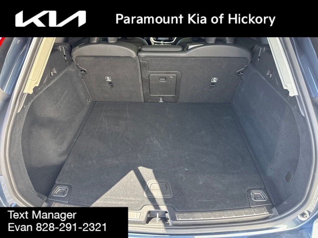 Used 2025 Volvo XC60 B5 Plus AWD/4WD image 12