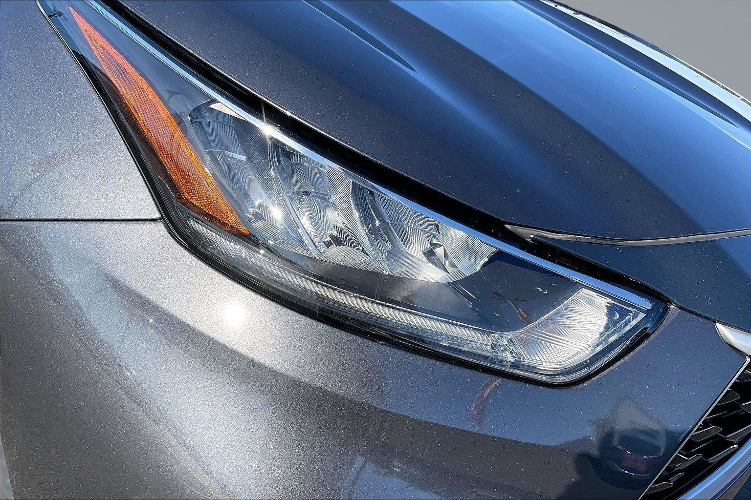 Used 2020 Toyota Highlander XLE AWD/4WD image 31