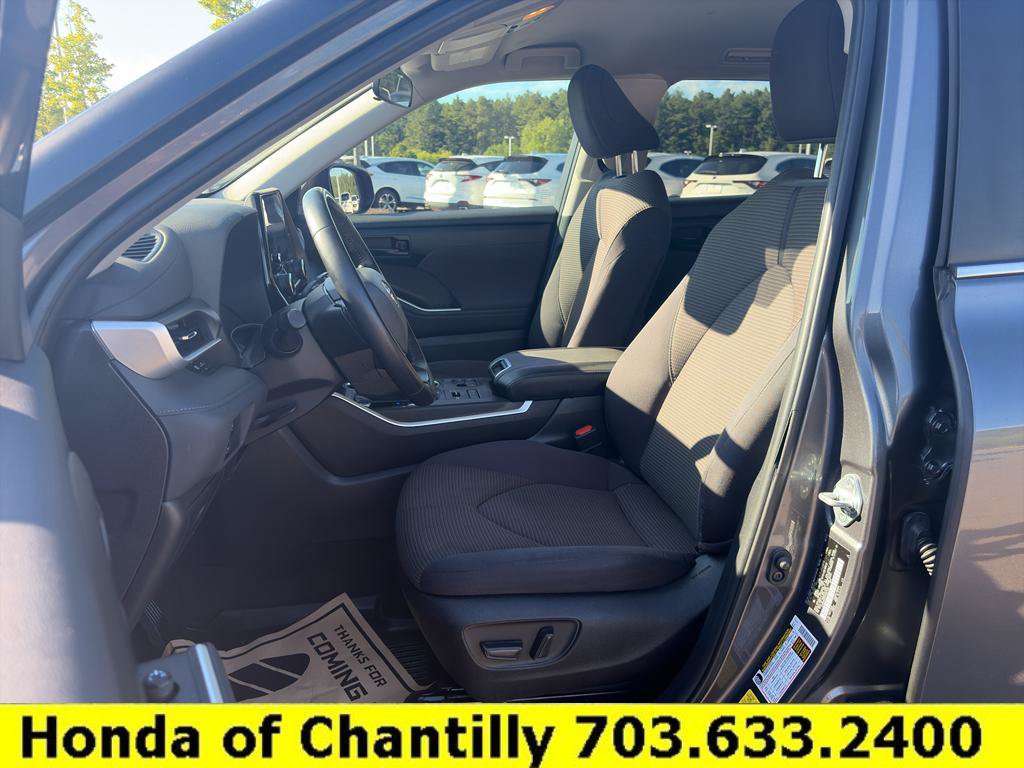Used 2023 Toyota Highlander LE AWD/4WD image 20