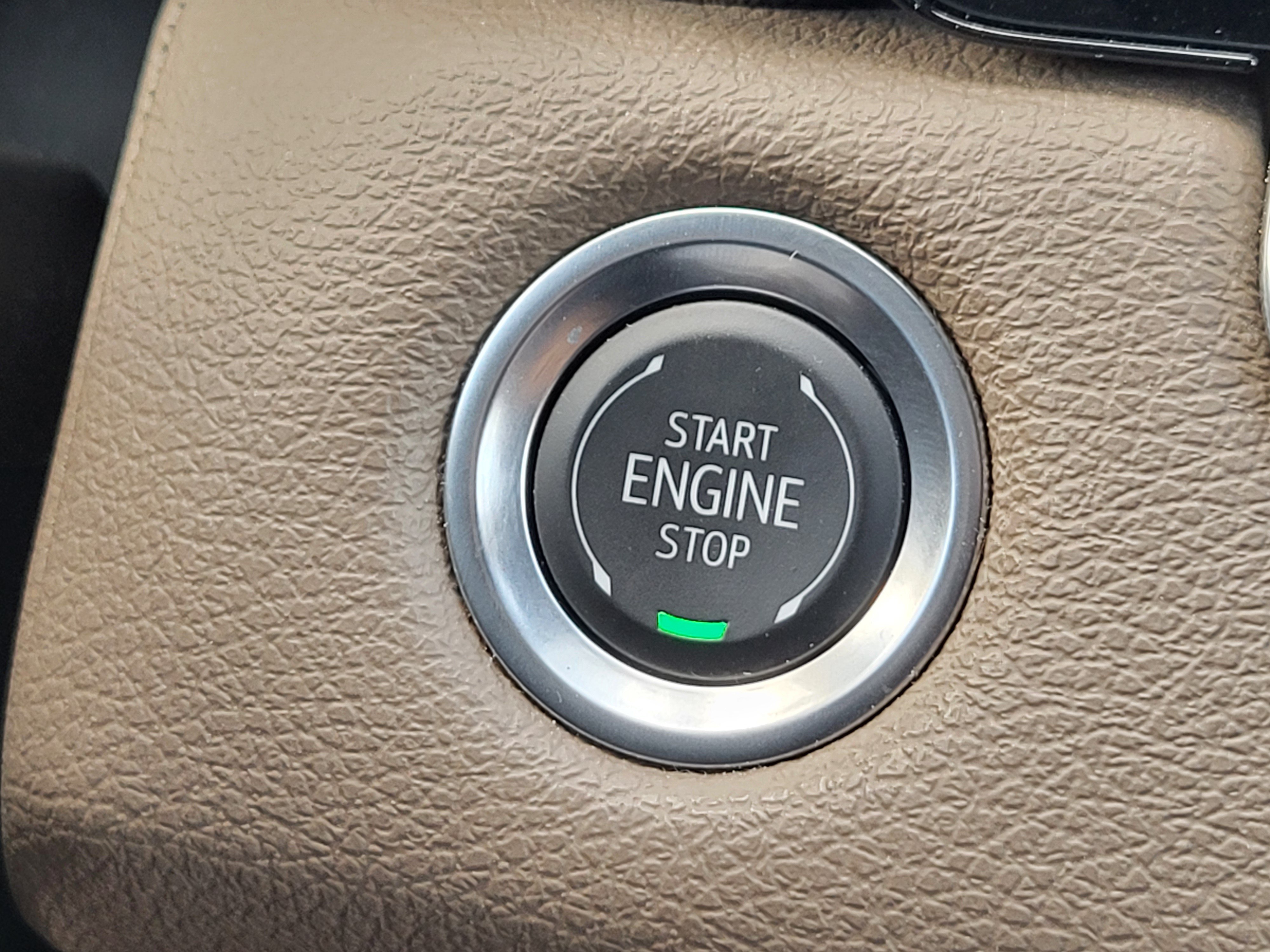 Certified 2025 GMC Canyon Denali AWD/4WD image 19