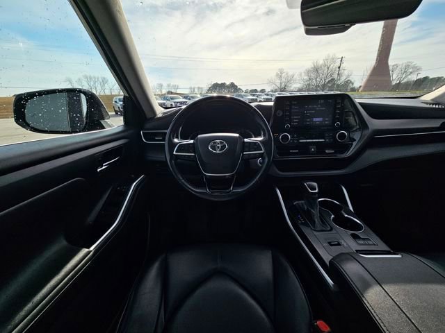 Used 2021 Toyota Highlander XLE image 13