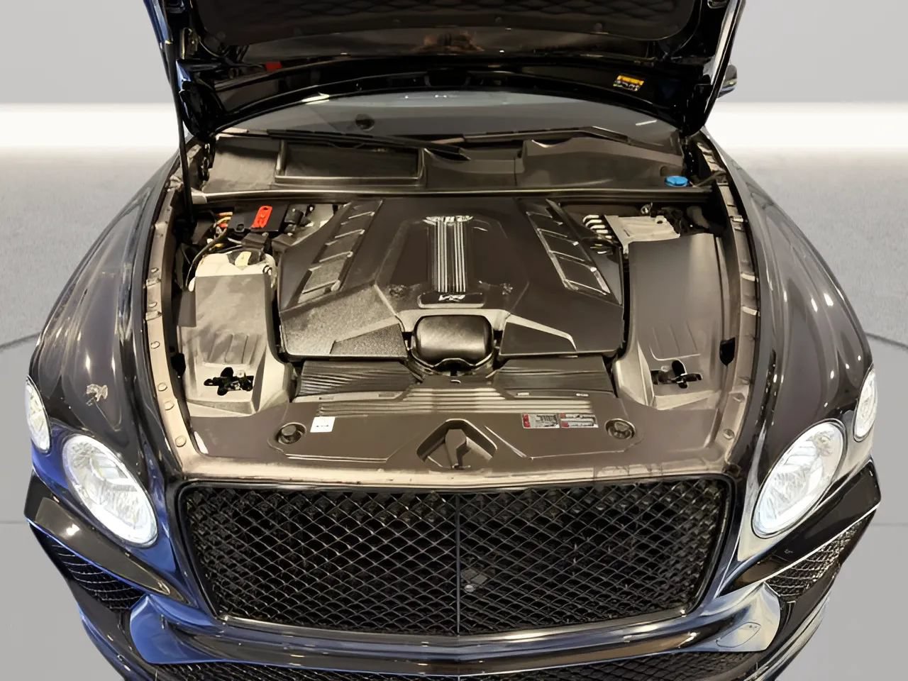 Used 2023 Bentley Bentayga AWD/4WD image 10