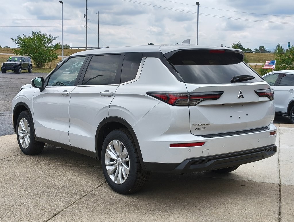 New 2026 Mitsubishi Outlander ES AWD/4WD image 19