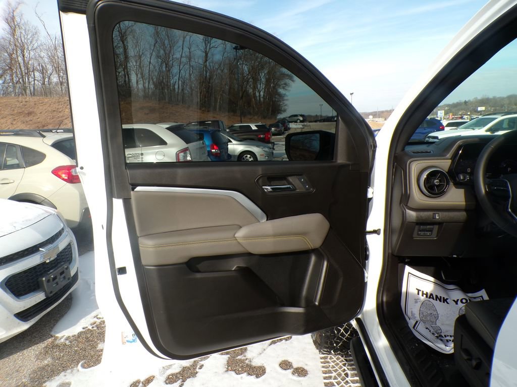 Used 2024 Chevrolet Colorado ZR2 w/ Technology Package AWD/4WD image 11