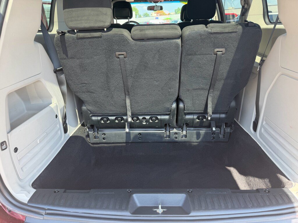 Used 2017 Dodge Grand Caravan SE FWD image 12