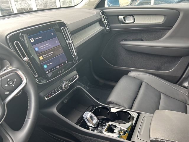 Certified 2025 Volvo XC40 B5 Plus AWD/4WD image 19