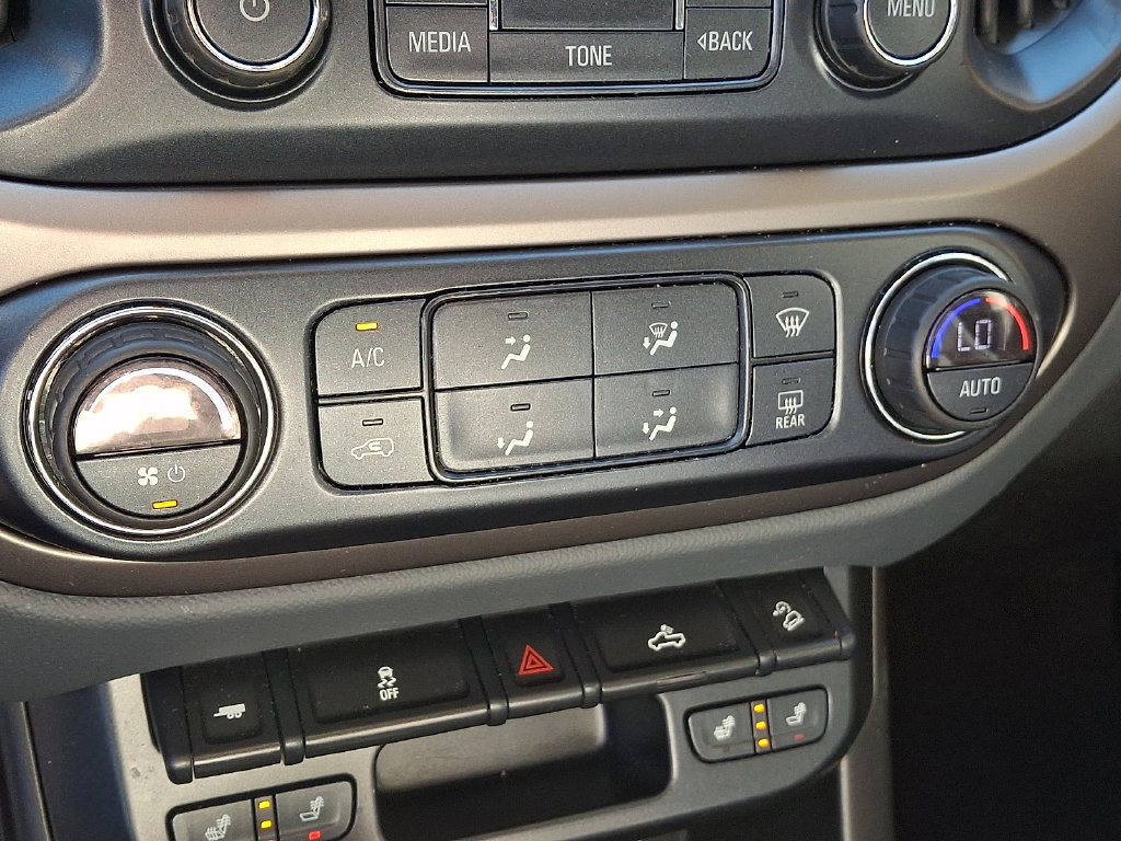 Used 2018 Chevrolet Colorado Z71 AWD/4WD image 21