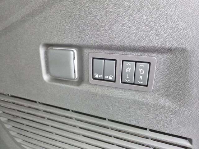 New 2025 Chevrolet Suburban Premier image 8