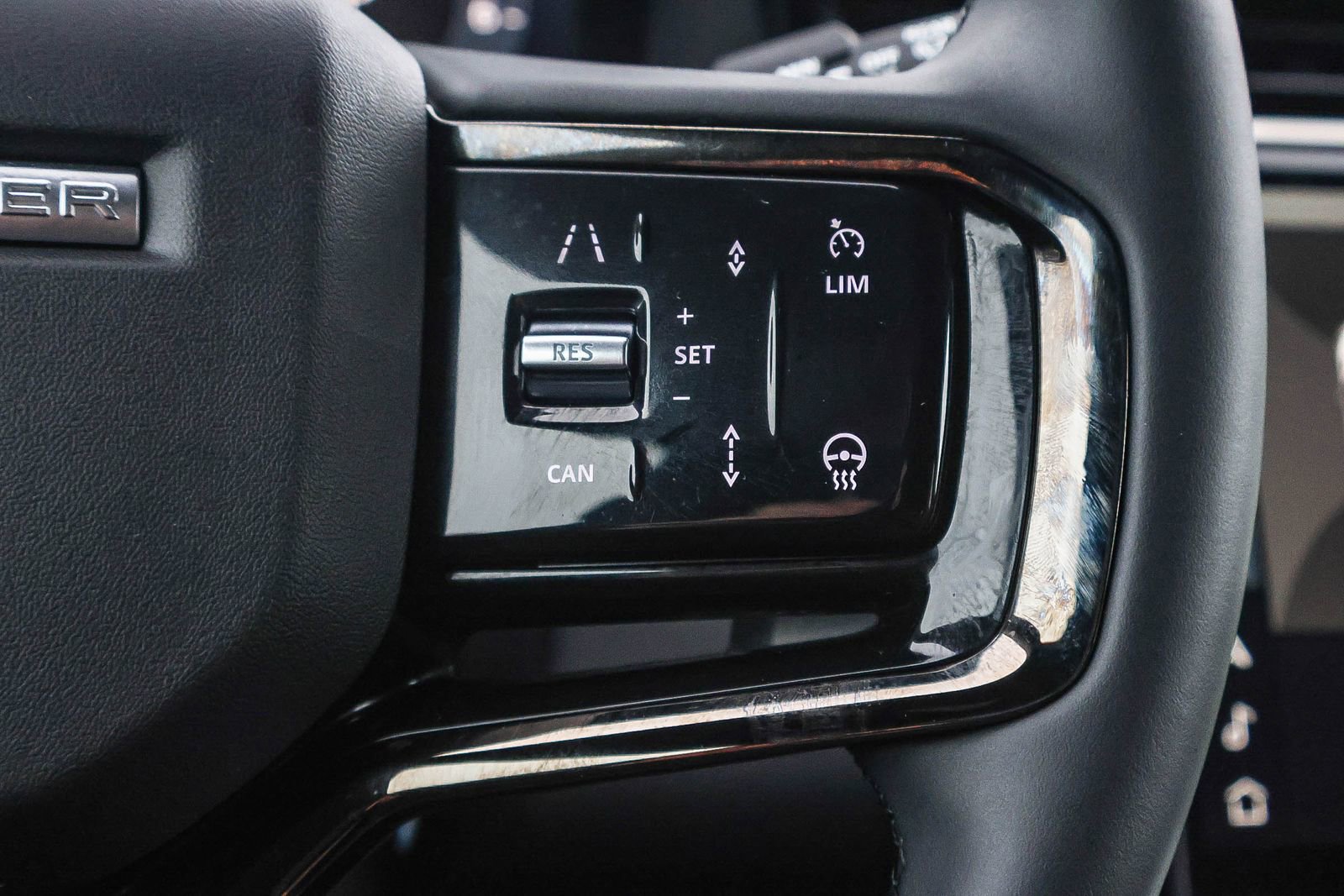 Used 2025 Land Rover Range Rover Evoque S image 36