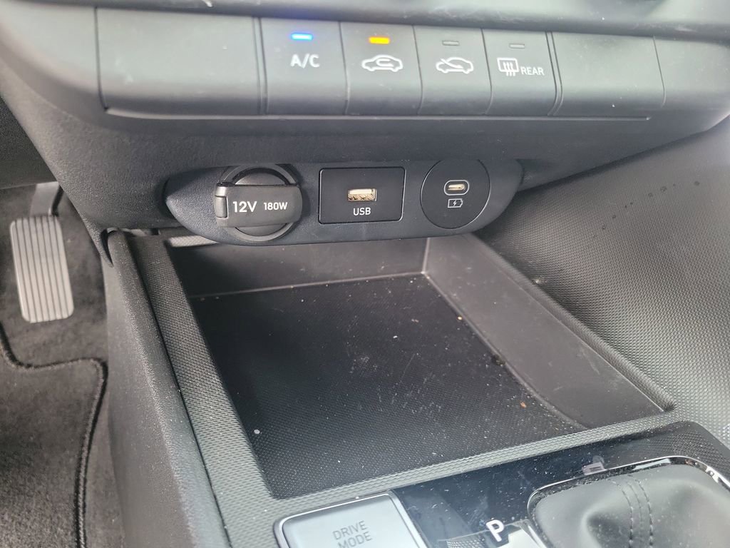 Certified 2025 Hyundai Elantra SE image 30