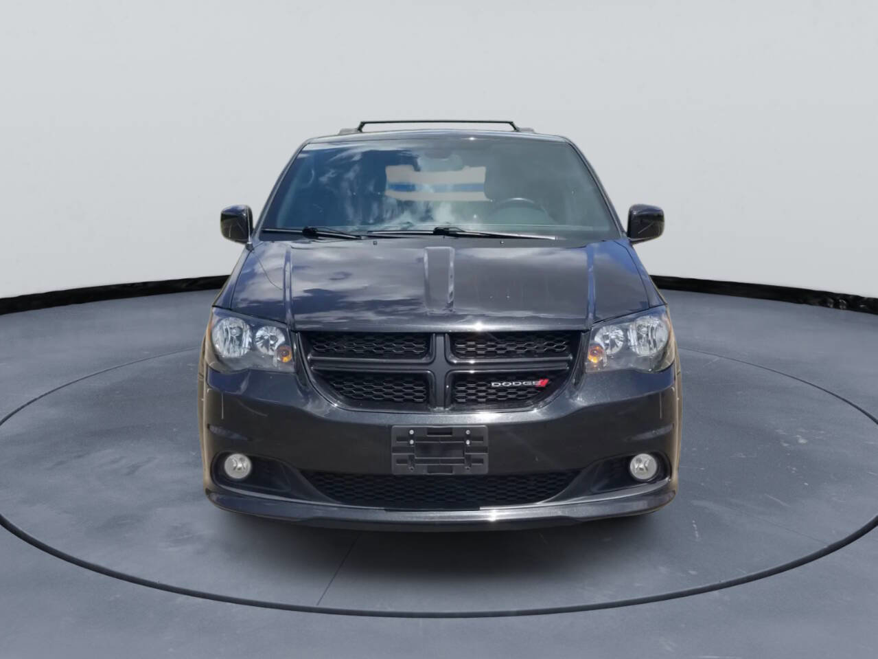 Used 2018 Dodge Grand Caravan GT image 3