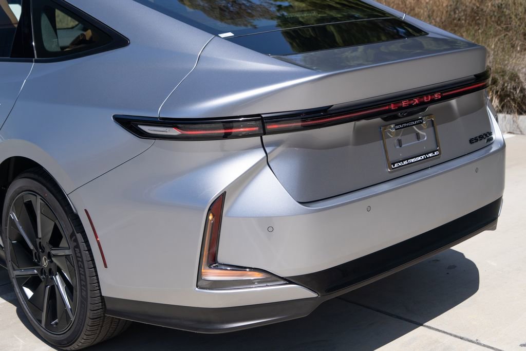 New 2026 Lexus ES 500e AWD/4WD image 11
