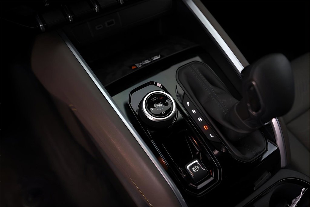 Used 2024 Chevrolet Colorado ZR2 w/ ZR2 Convenience Package III image 18