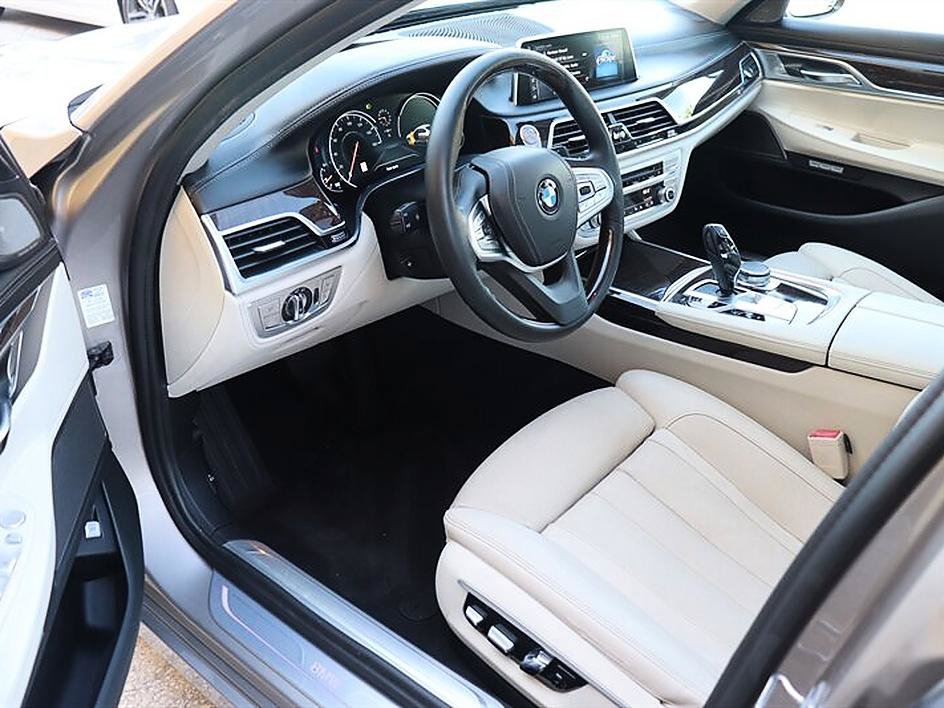 Used 2016 BMW 740i RWD image 10