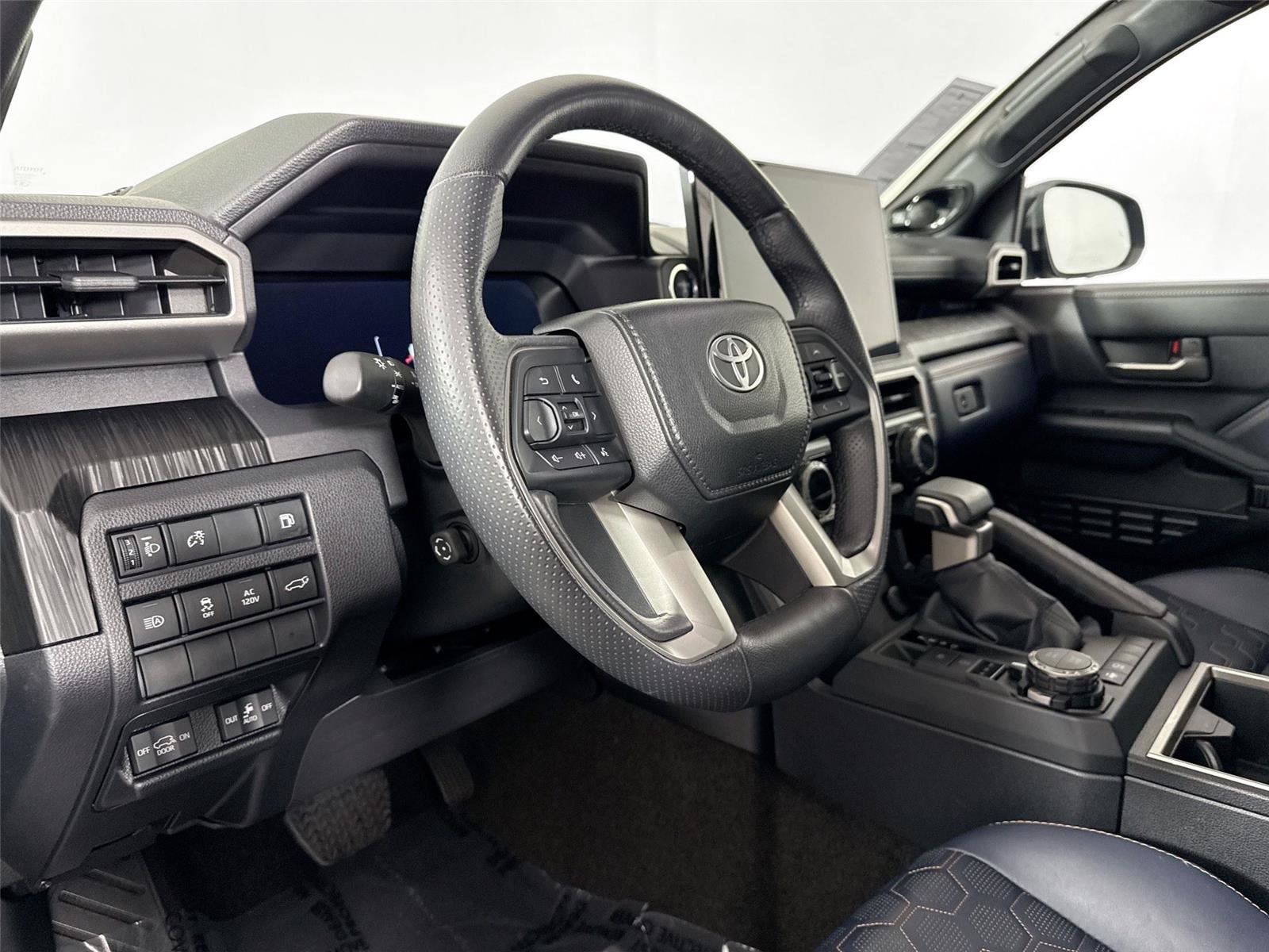 Certified 2025 Toyota 4Runner Platinum AWD/4WD image 4