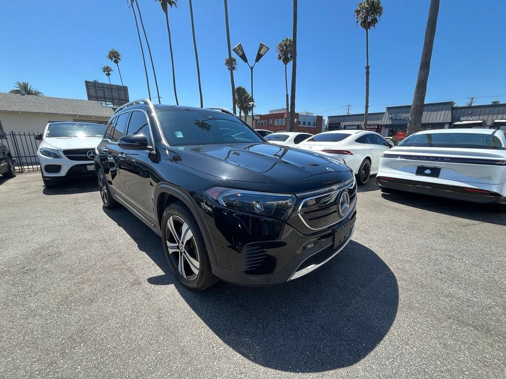 Used 2023 Mercedes-Benz EQB 300 4MATIC w/ Exclusive Package image 3