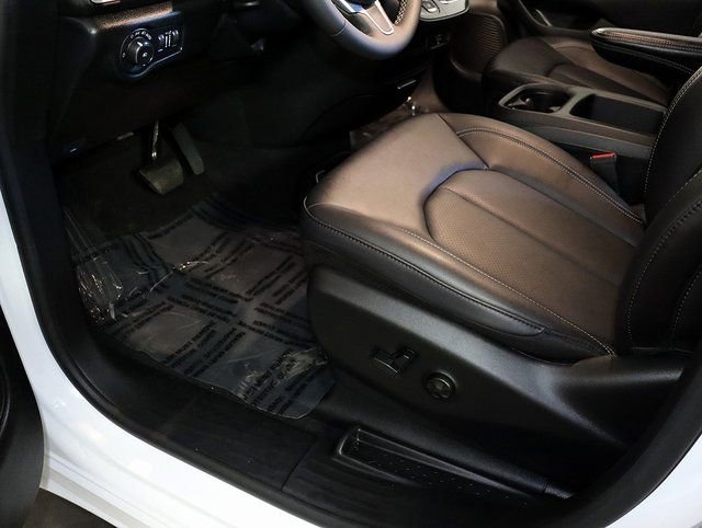 Used 2026 Chrysler Pacifica Select image 22