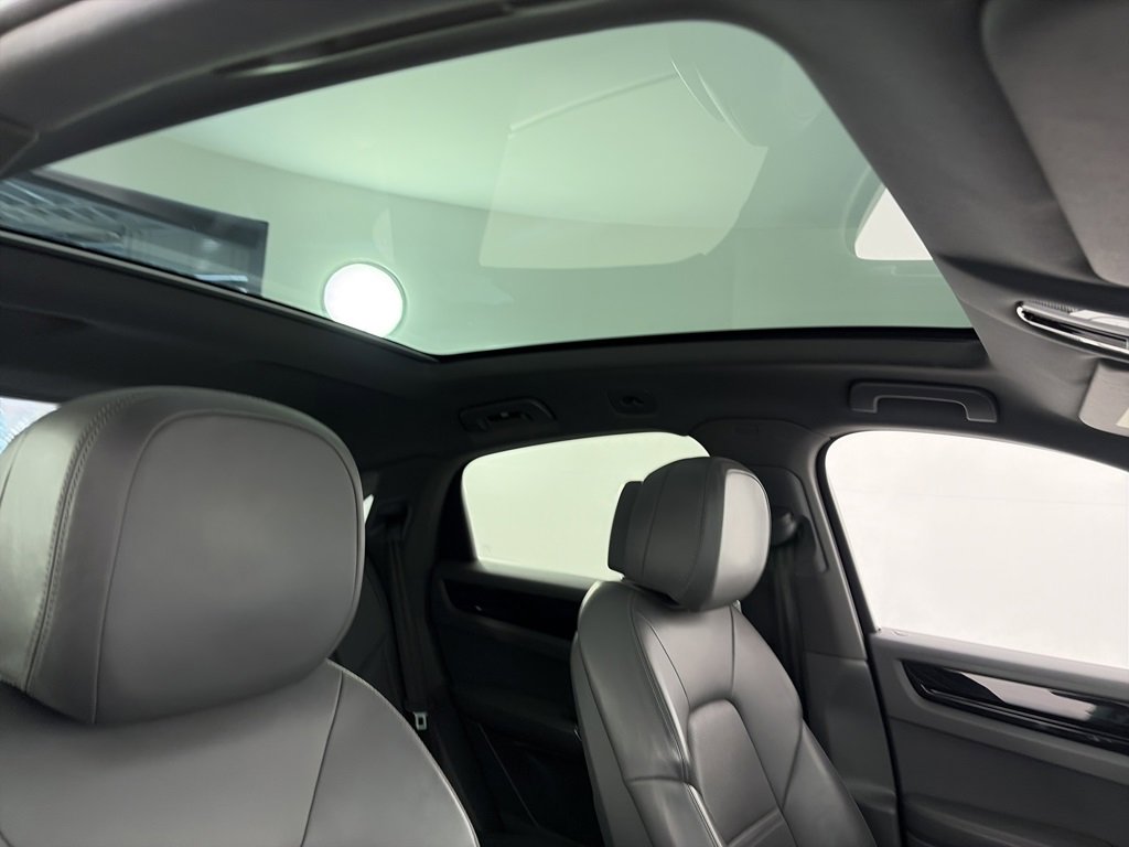 Used 2020 Porsche Cayenne image 30