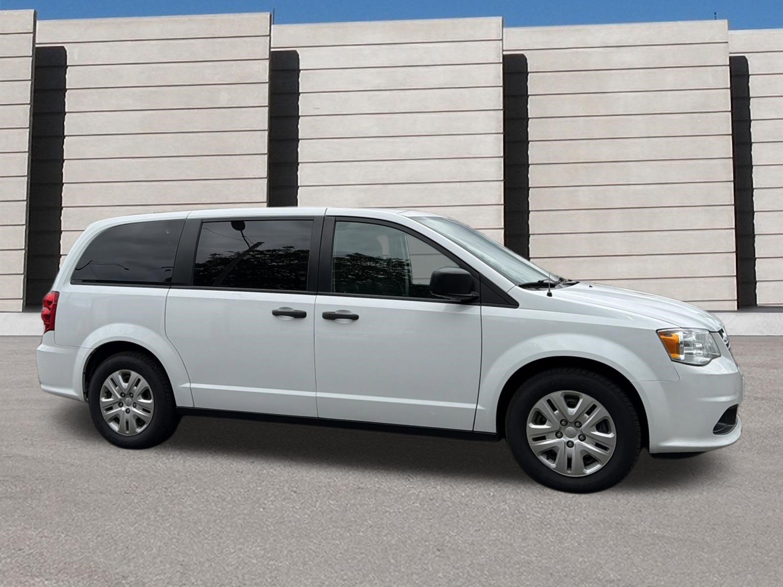 Used 2019 Dodge Grand Caravan w/ UConnect Hands-Free Group FWD image 6