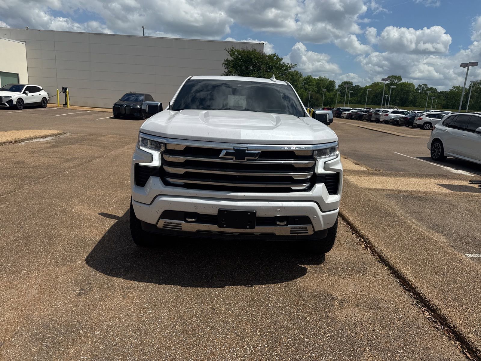 Used 2023 Chevrolet Silverado 1500 High Country w/ Technology Package AWD/4WD image 2