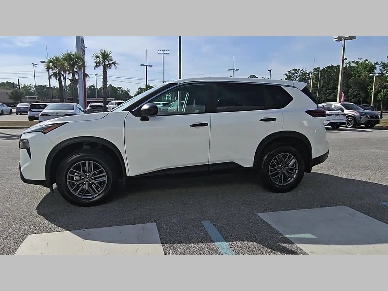 Used 2025 Nissan Rogue S FWD image 26