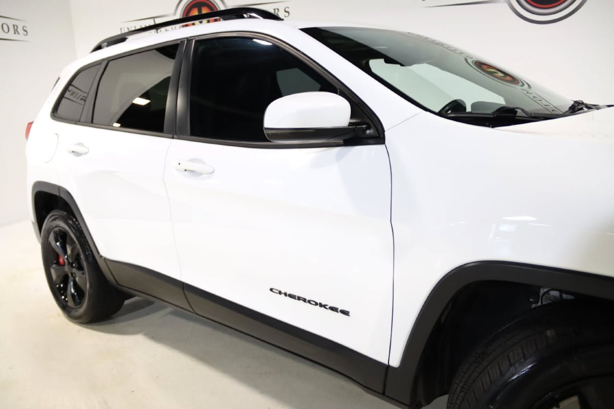 Used 2017 Jeep Cherokee High Altitude AWD/4WD image 9