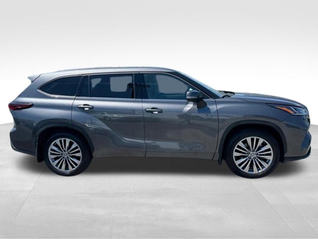 Used 2024 Toyota Highlander Platinum AWD/4WD image 8