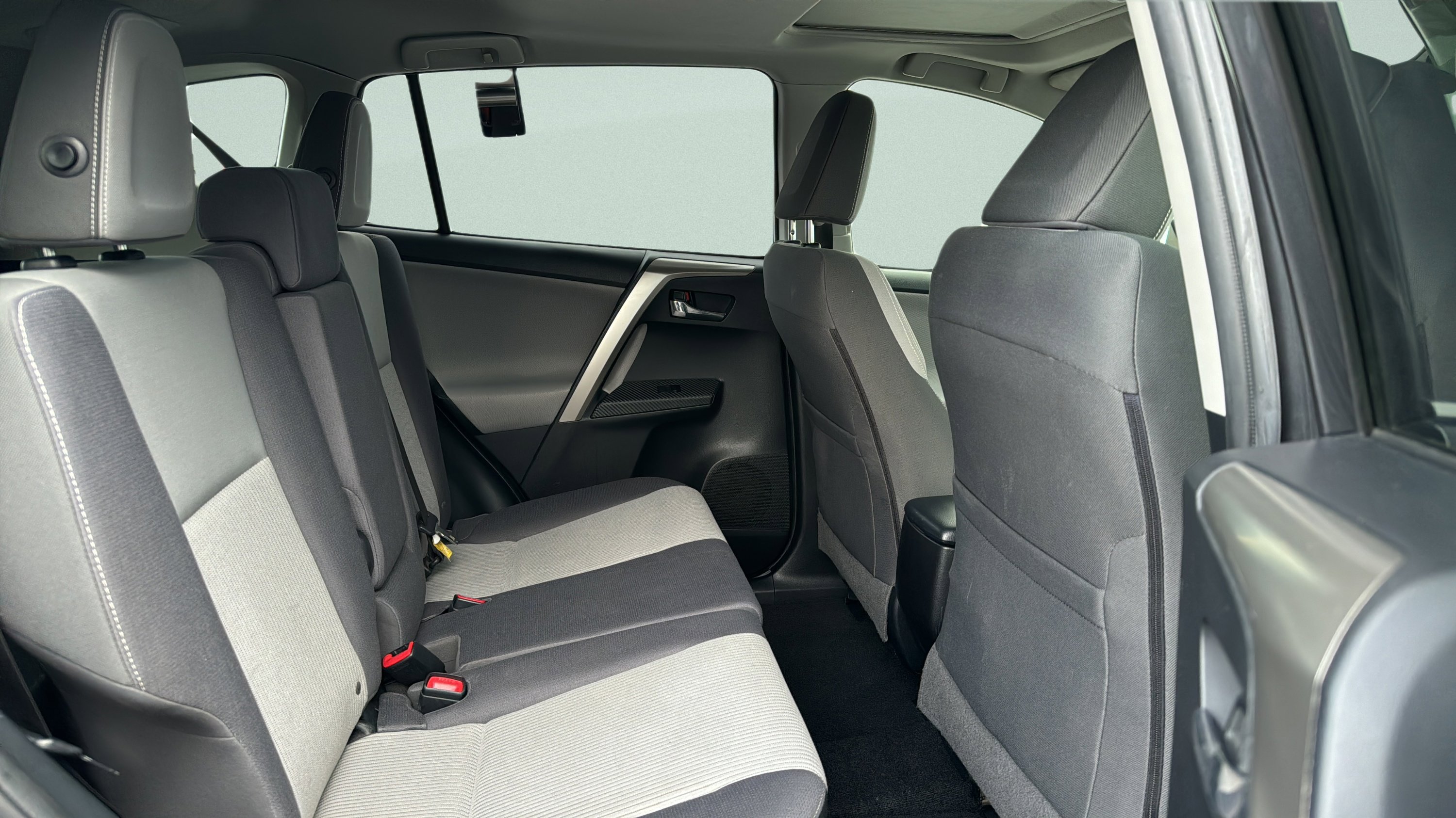 Used 2015 Toyota RAV4 XLE AWD/4WD image 28