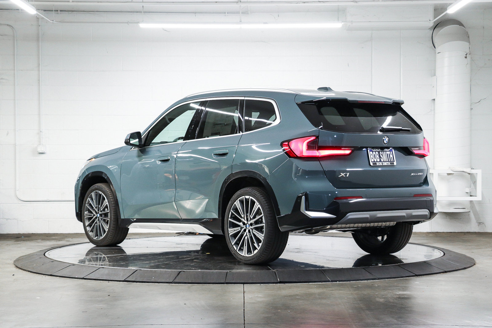 New 2026 BMW X1 xDrive28i w/ Technology Package AWD/4WD image 4