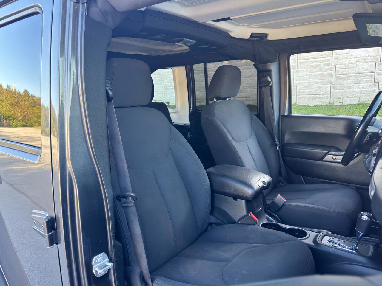 Used 2018 Jeep Wrangler Unlimited Sport S image 29