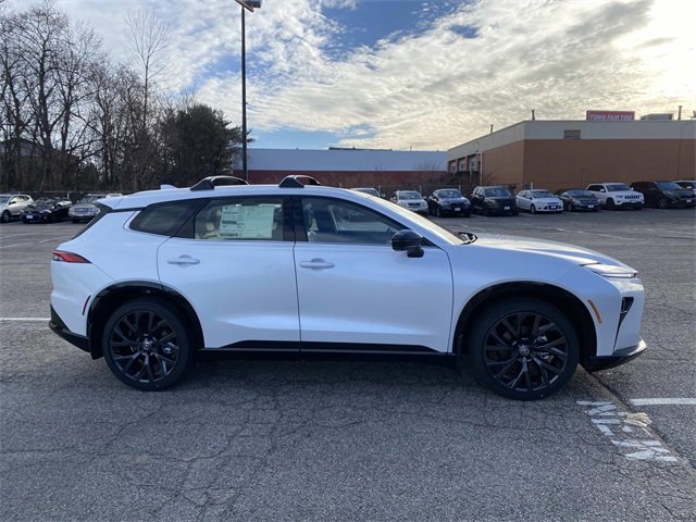 New 2025 Toyota Crown Signia image 2