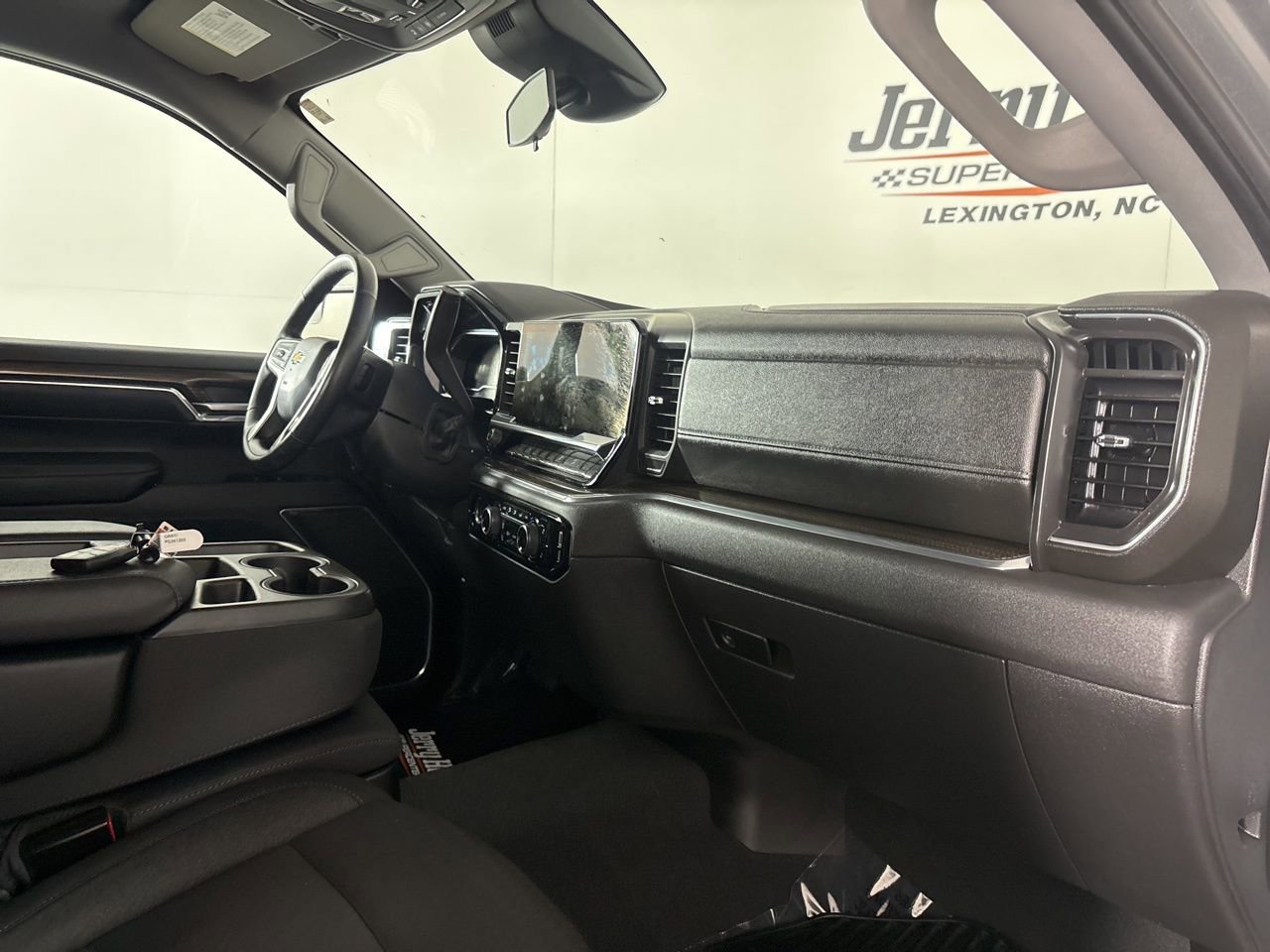 Used 2023 Chevrolet Silverado 1500 LT w/ Z71 Off-Road Package image 28