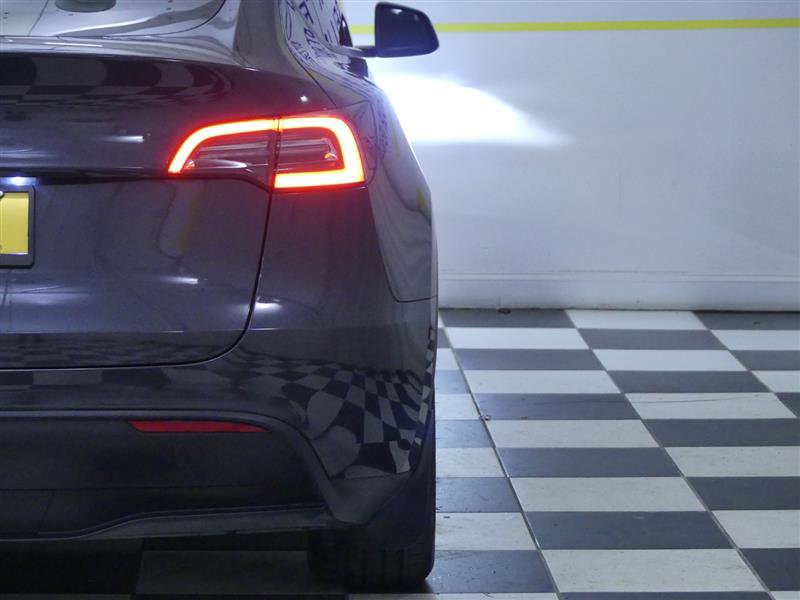 Used 2024 Tesla Model Y 2WD image 30