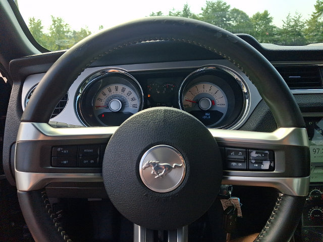 Used 2011 Ford Mustang GT Premium w/ Comfort Pkg RWD image 19