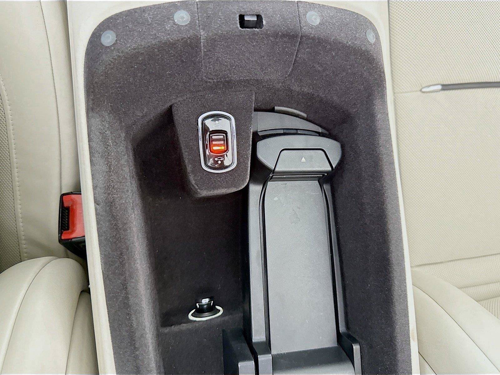 Used 2016 Rolls-Royce Dawn RWD image 26