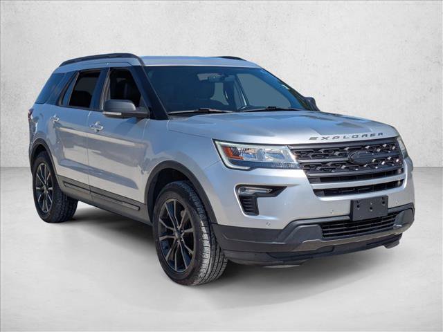 Used 2018 Ford Explorer XLT w/ Equipment Group 202A FWD image 3