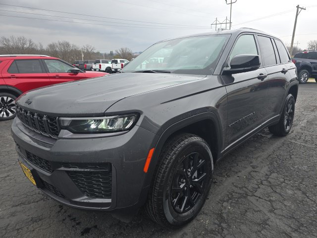 New 2026 Jeep Grand Cherokee Altitude AWD/4WD image 3