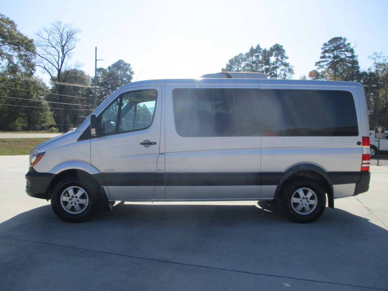Used 2015 Mercedes-Benz Sprinter 2500 image 9