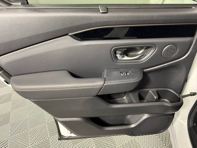 Used 2025 Honda Pilot TrailSport image 31