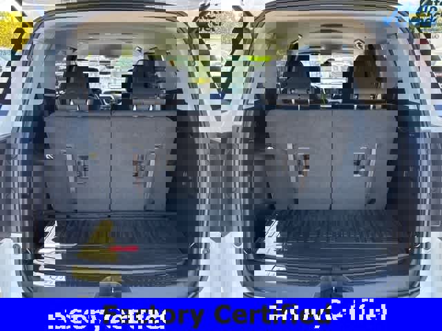 Certified 2023 GMC Acadia SLE image 11
