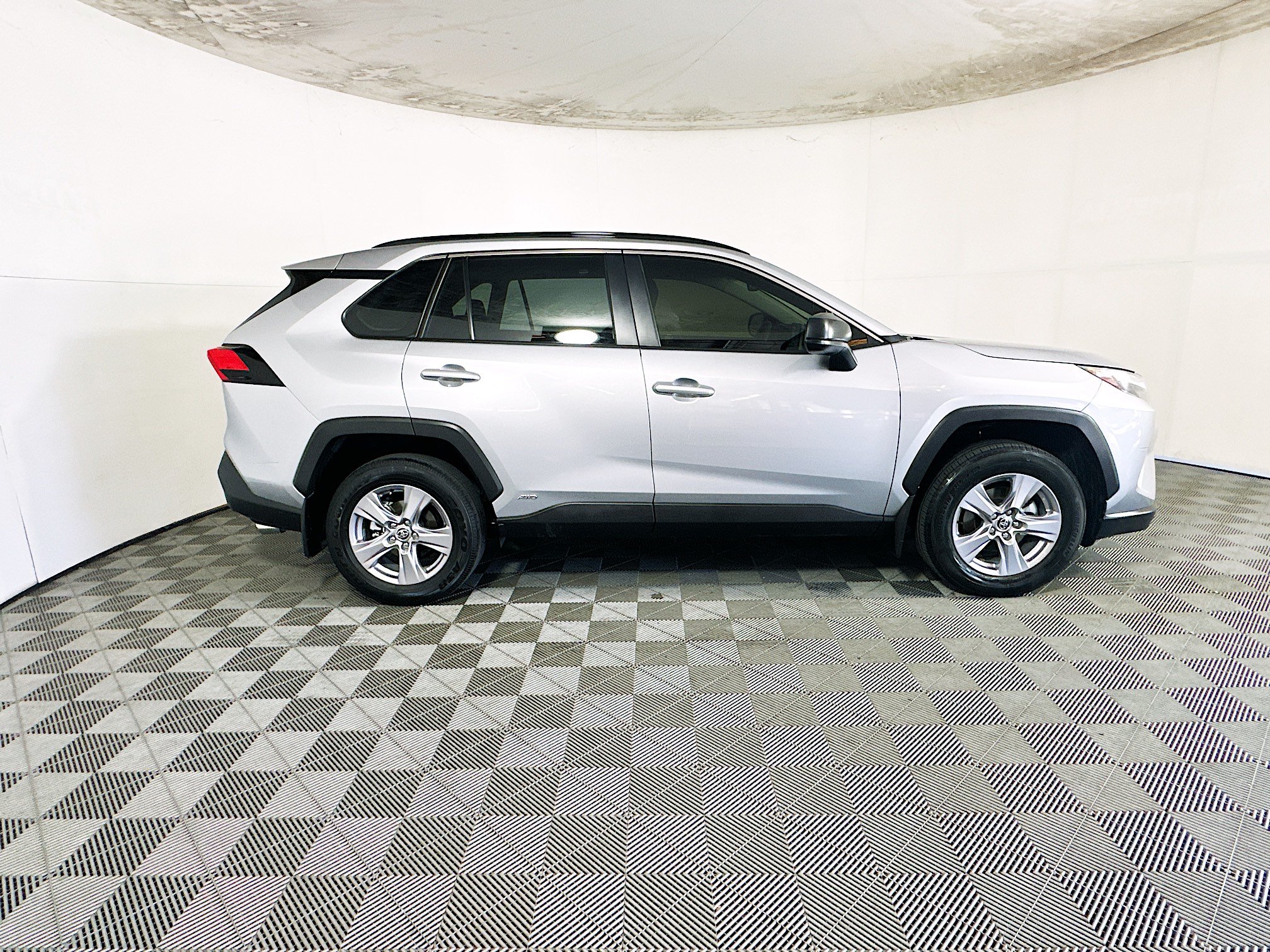 Used 2025 Toyota RAV4 LE AWD/4WD image 2