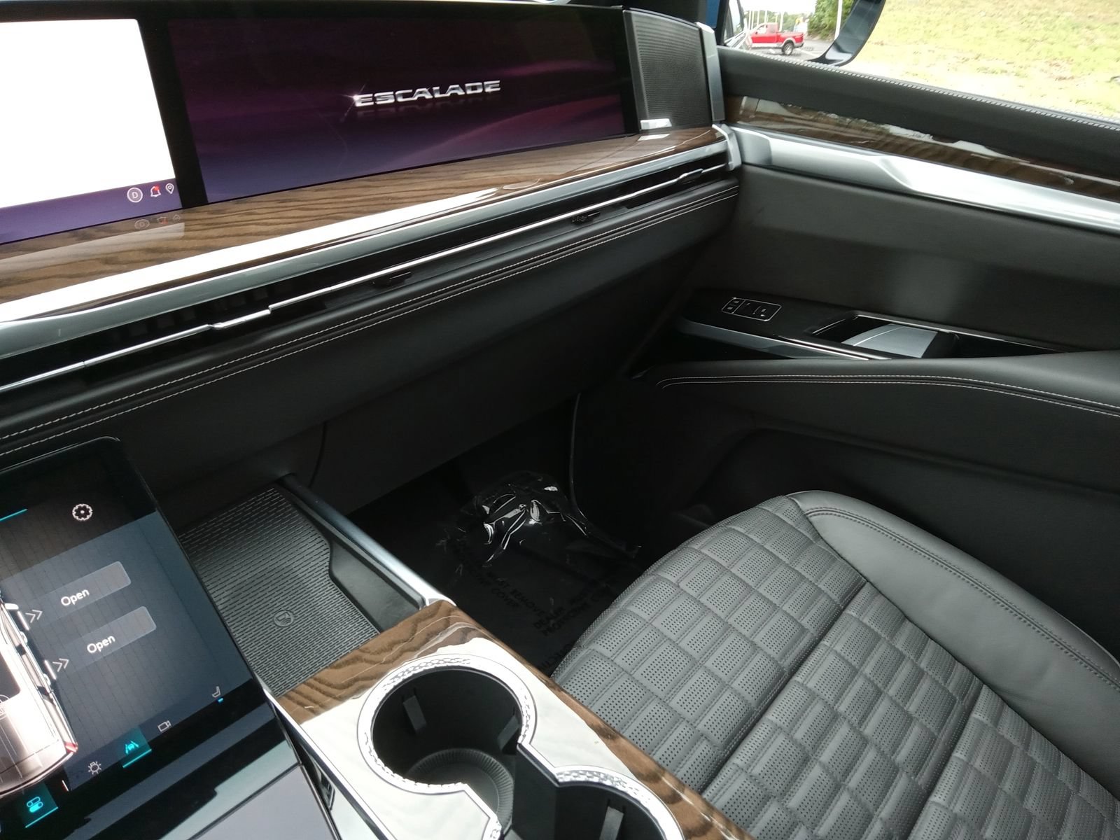 Certified 2026 Cadillac Escalade Platinum Sport AWD/4WD image 21