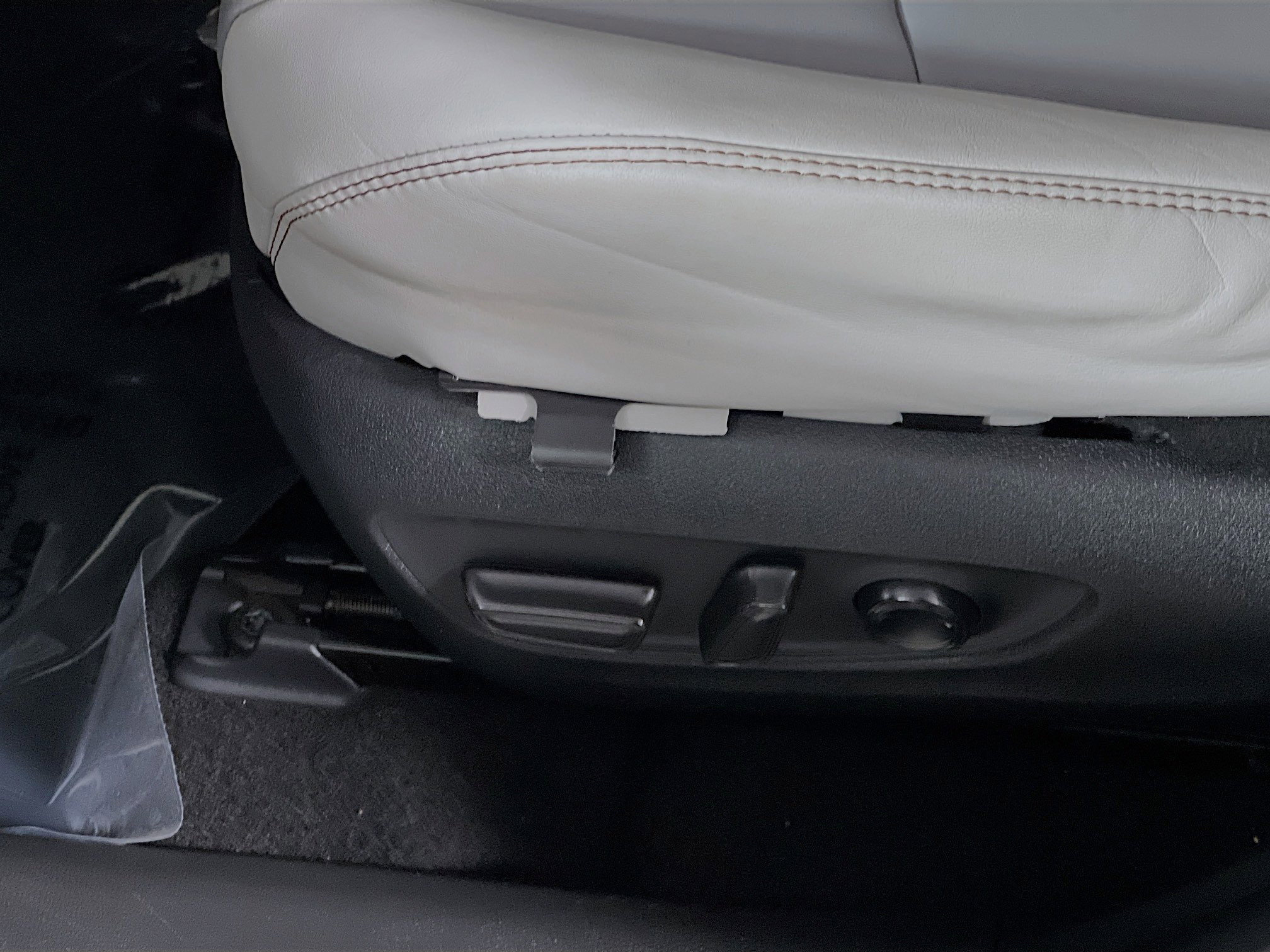 Used 2023 Toyota RAV4 XLE Premium image 16