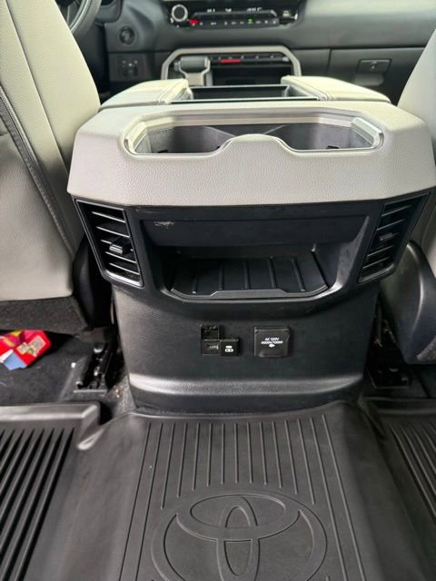 Used 2025 Toyota Tundra Limited AWD/4WD image 39